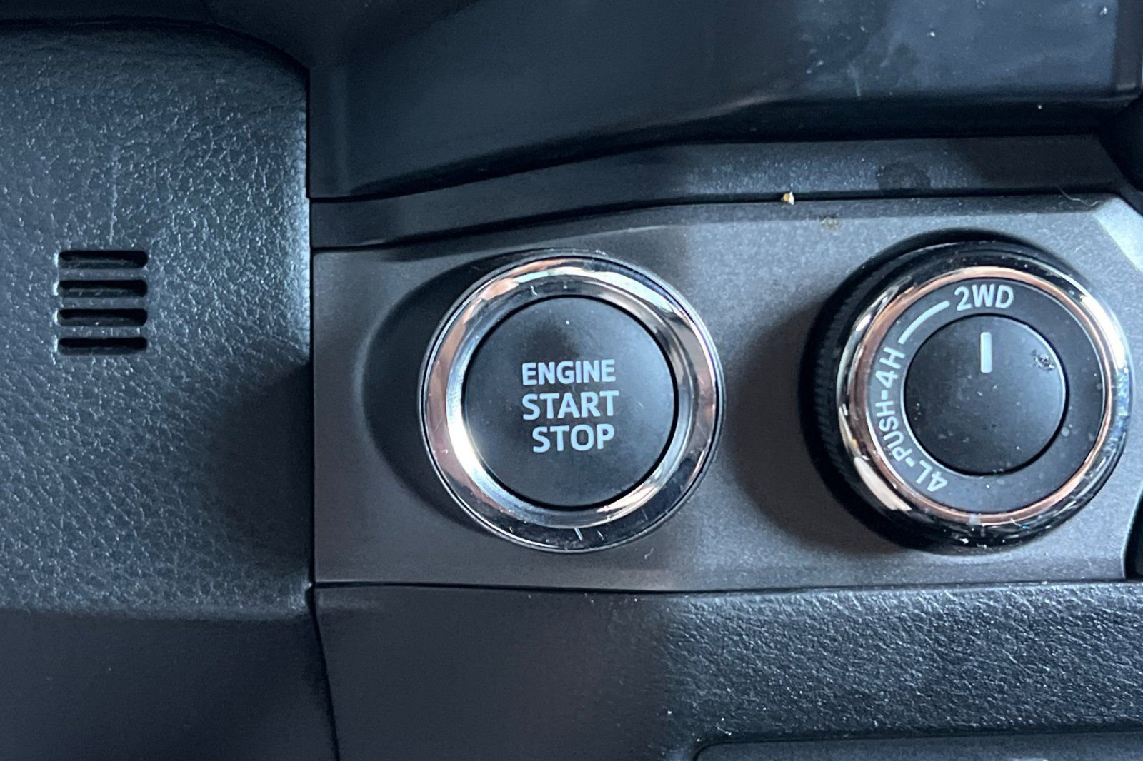 Certified 2023 Toyota Tacoma TRD Off-Road image 26