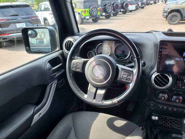 Used 2016 Jeep Wrangler Unlimited Sahara w/ Dual Top Group AWD/4WD image 6