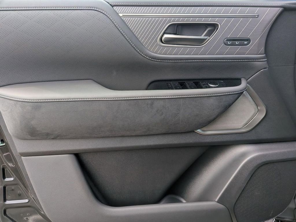 New 2026 INFINITI QX80 Autograph w/ Premium Cargo Package image 14