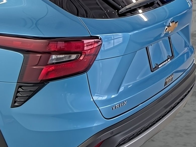 Used 2025 Chevrolet Trax LT w/ Driver Confidence Package image 10