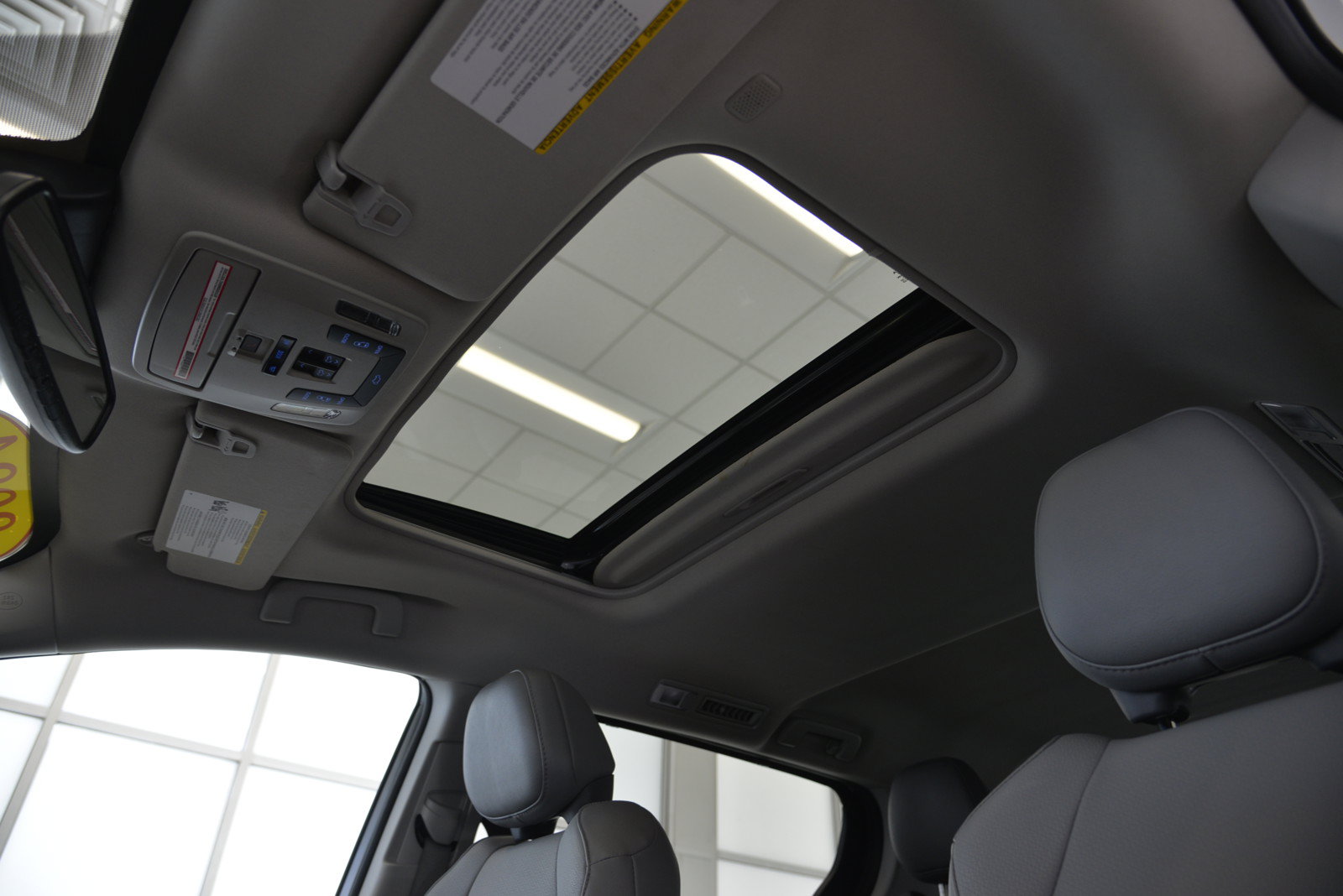 Used 2024 Toyota Sienna XLE AWD/4WD image 31