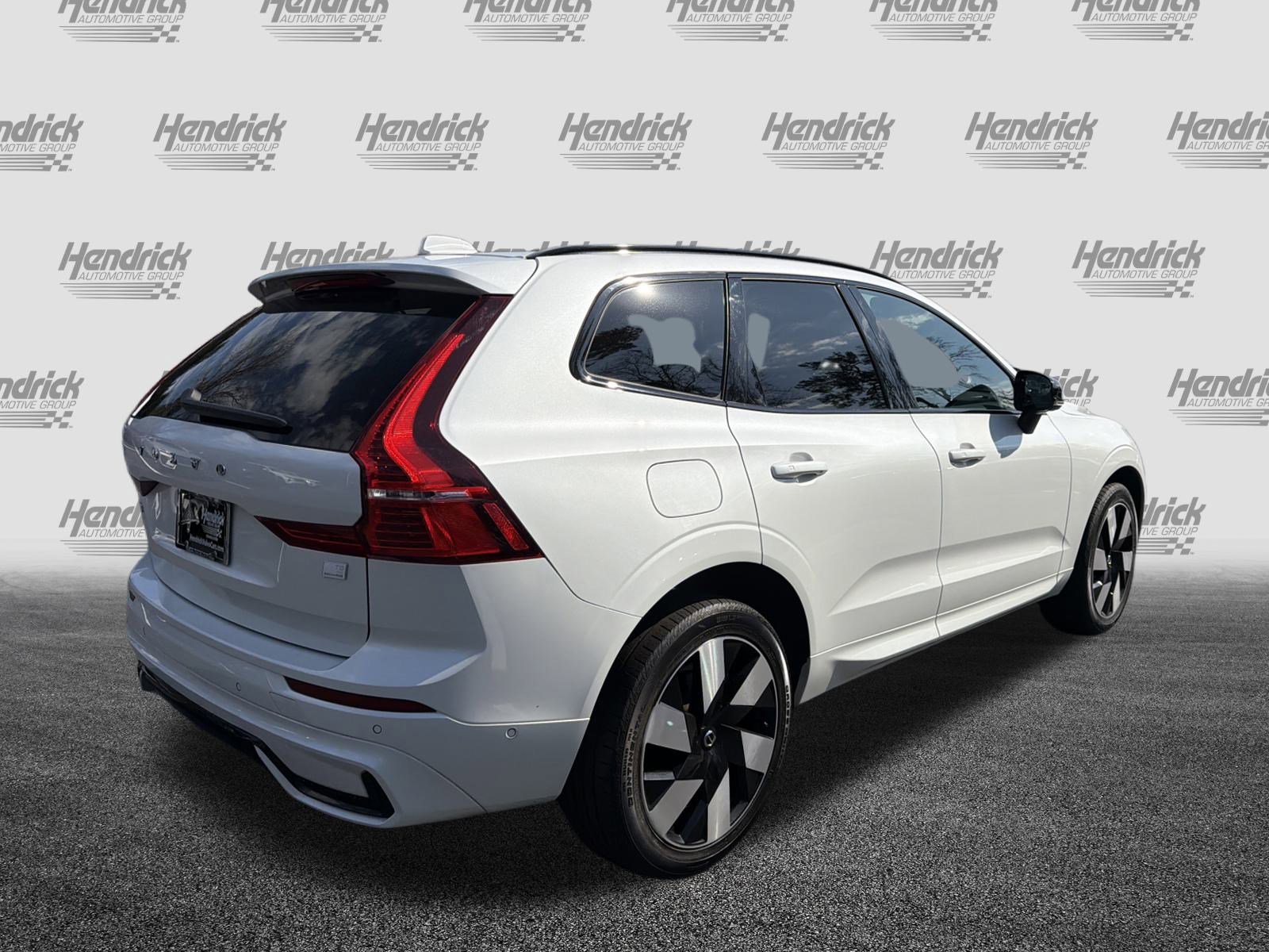 Certified 2024 Volvo XC60 T8 Plus image 10