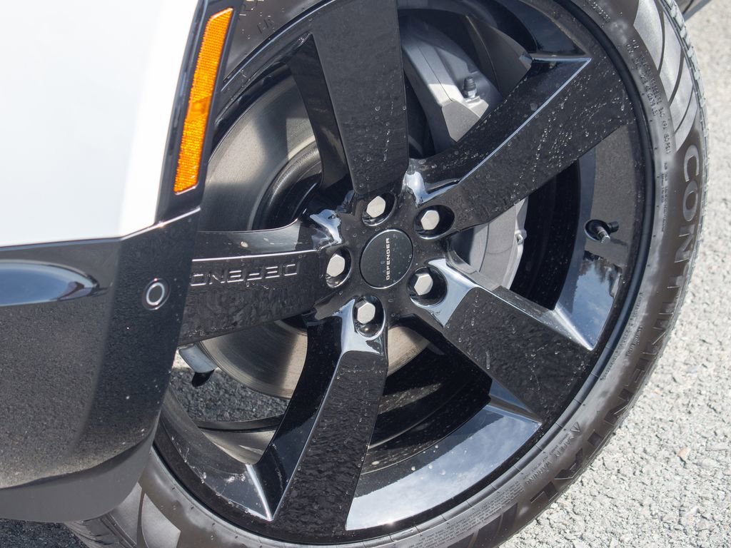 New 2026 Land Rover Defender 110 X-Dynamic SE image 9