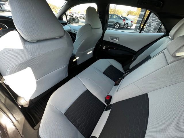 Used 2021 Toyota Corolla SE w/ SE Preferred Package image 3