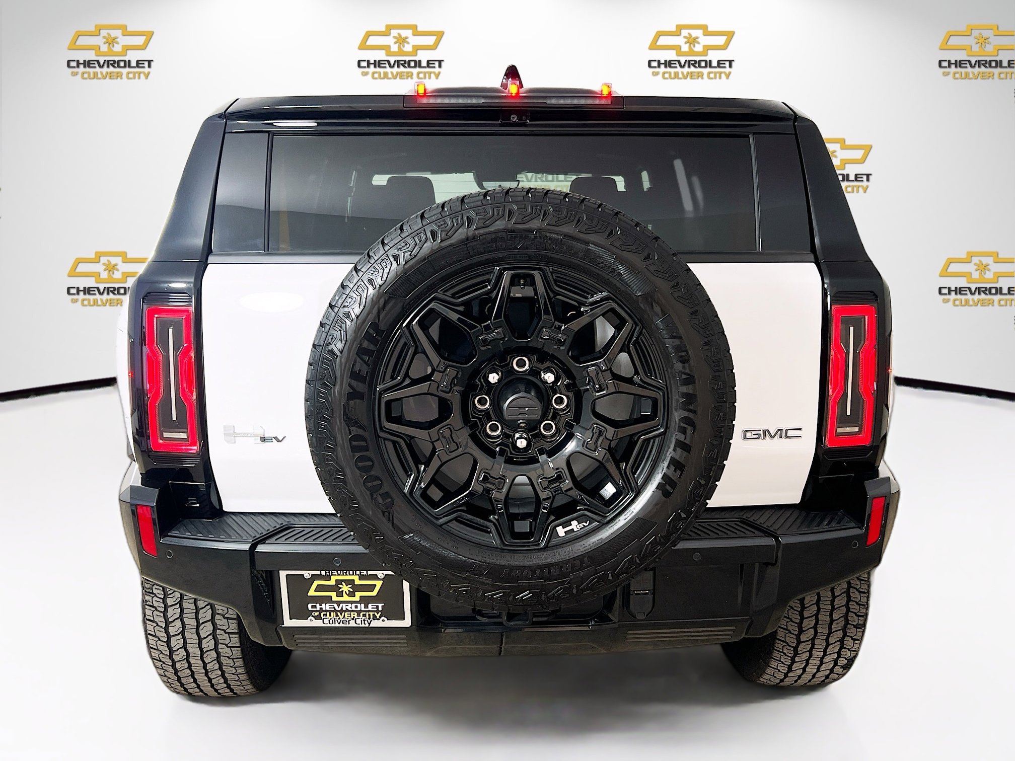 Used 2024 GMC Hummer EV 2X w/ LPO, Illumination Package image 6