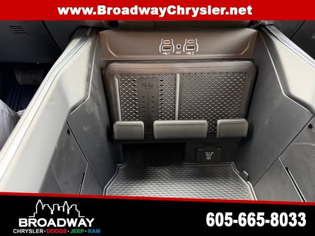 New 2026 RAM 1500 Laramie AWD/4WD image 18