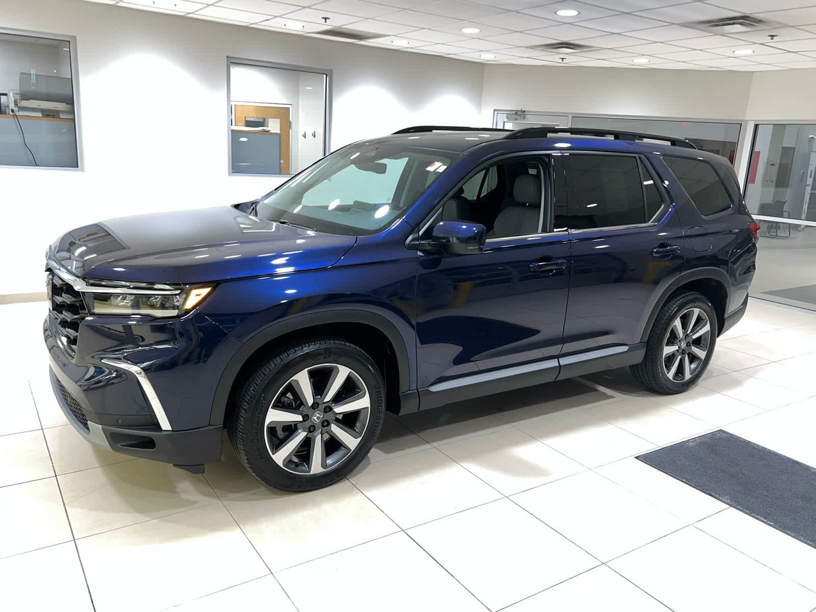 Certified 2025 Honda Pilot Touring image 6