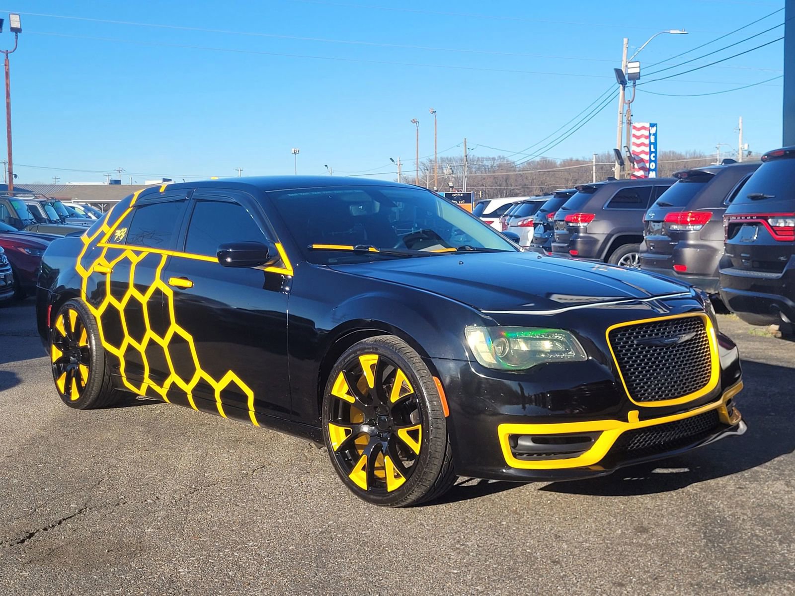 Used 2018 Chrysler 300 Touring w/ Driver Convenience Group image 7