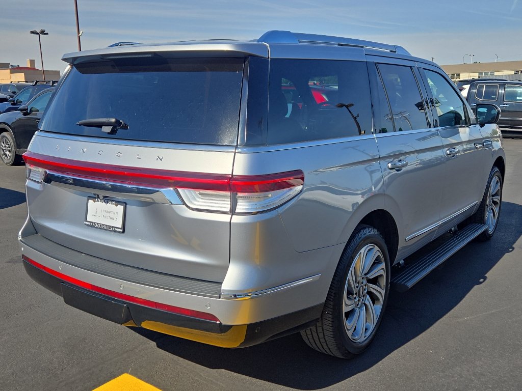 Used 2022 Lincoln Navigator Reserve AWD/4WD image 7