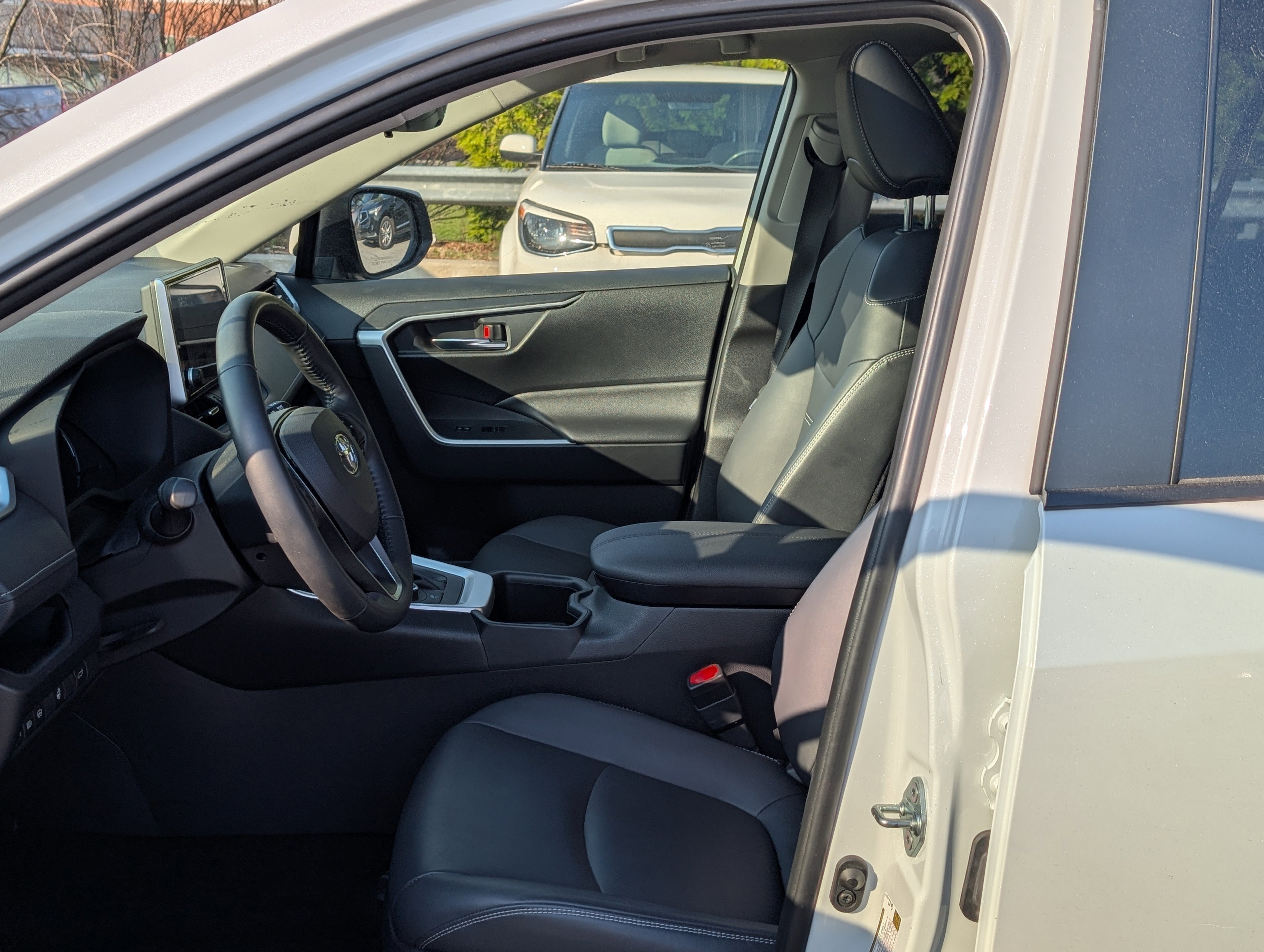 Used 2023 Toyota RAV4 XLE Premium image 16