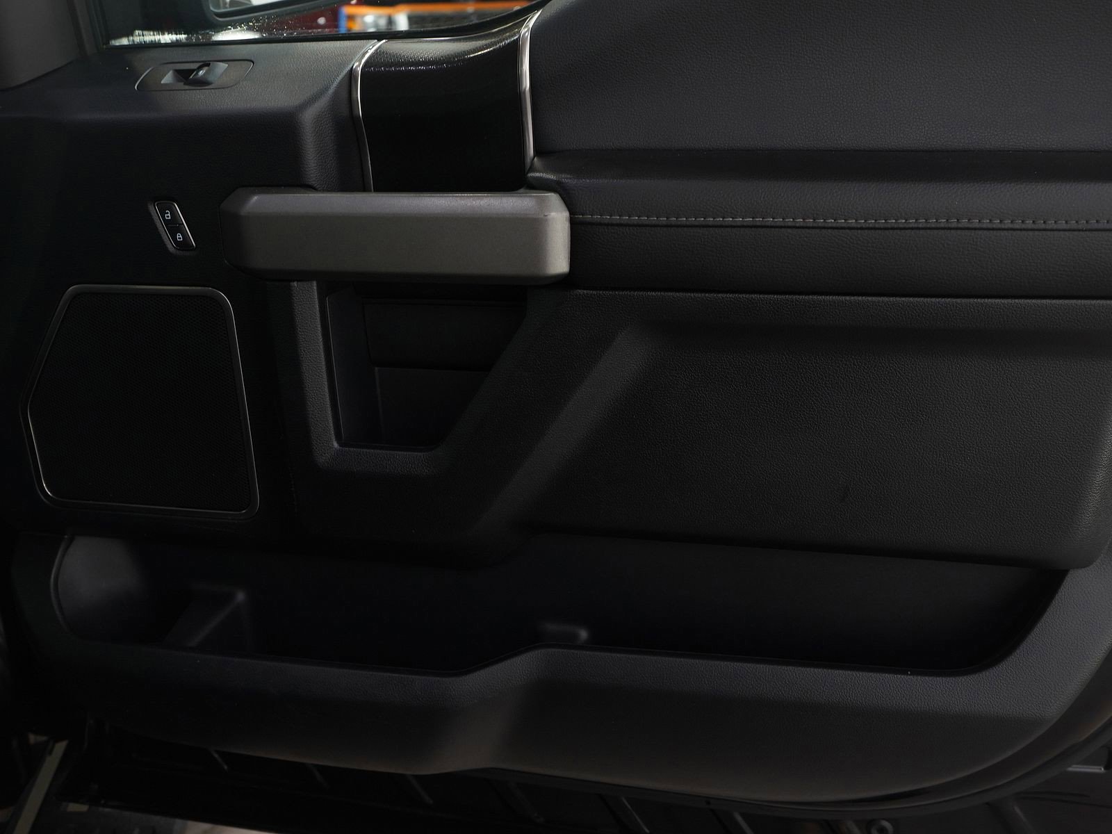 Used 2017 Ford F150 Raptor w/ Equipment Group 802A Luxury image 9