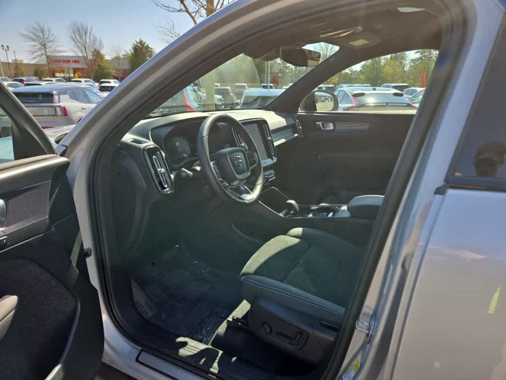Used 2023 Volvo XC40 B5 Plus w/ Driver Assist Package AWD/4WD image 11