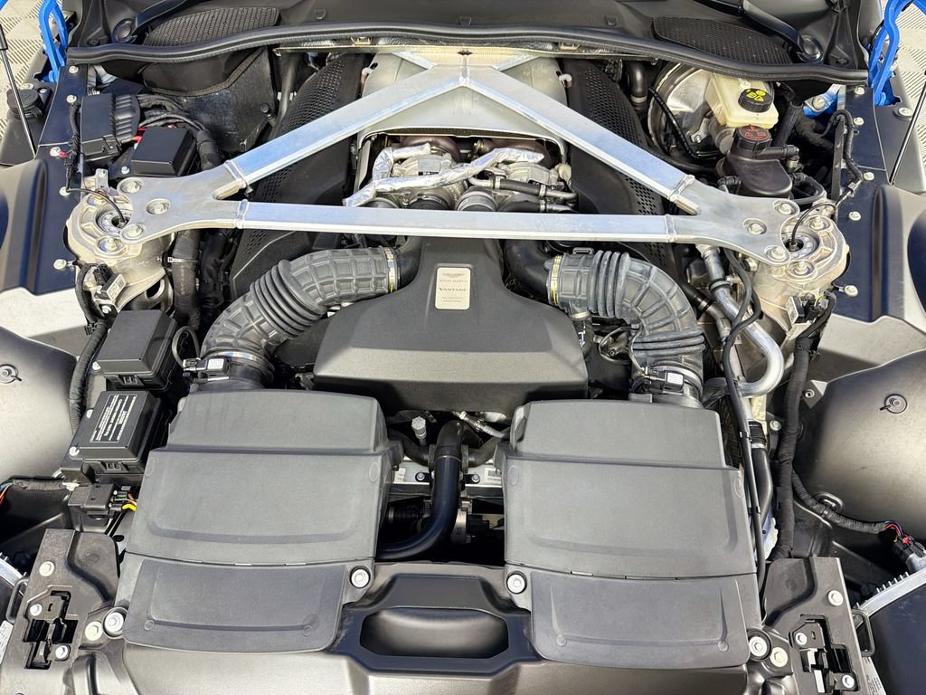 Used 2021 Aston Martin V8 Vantage Roadster RWD image 27