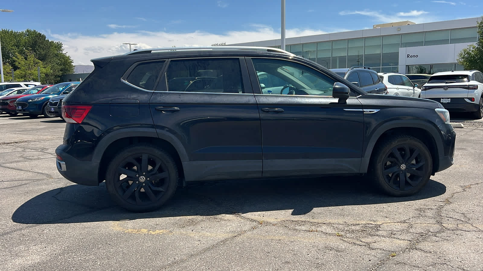 Used 2022 Volkswagen Taos SE AWD/4WD image 4