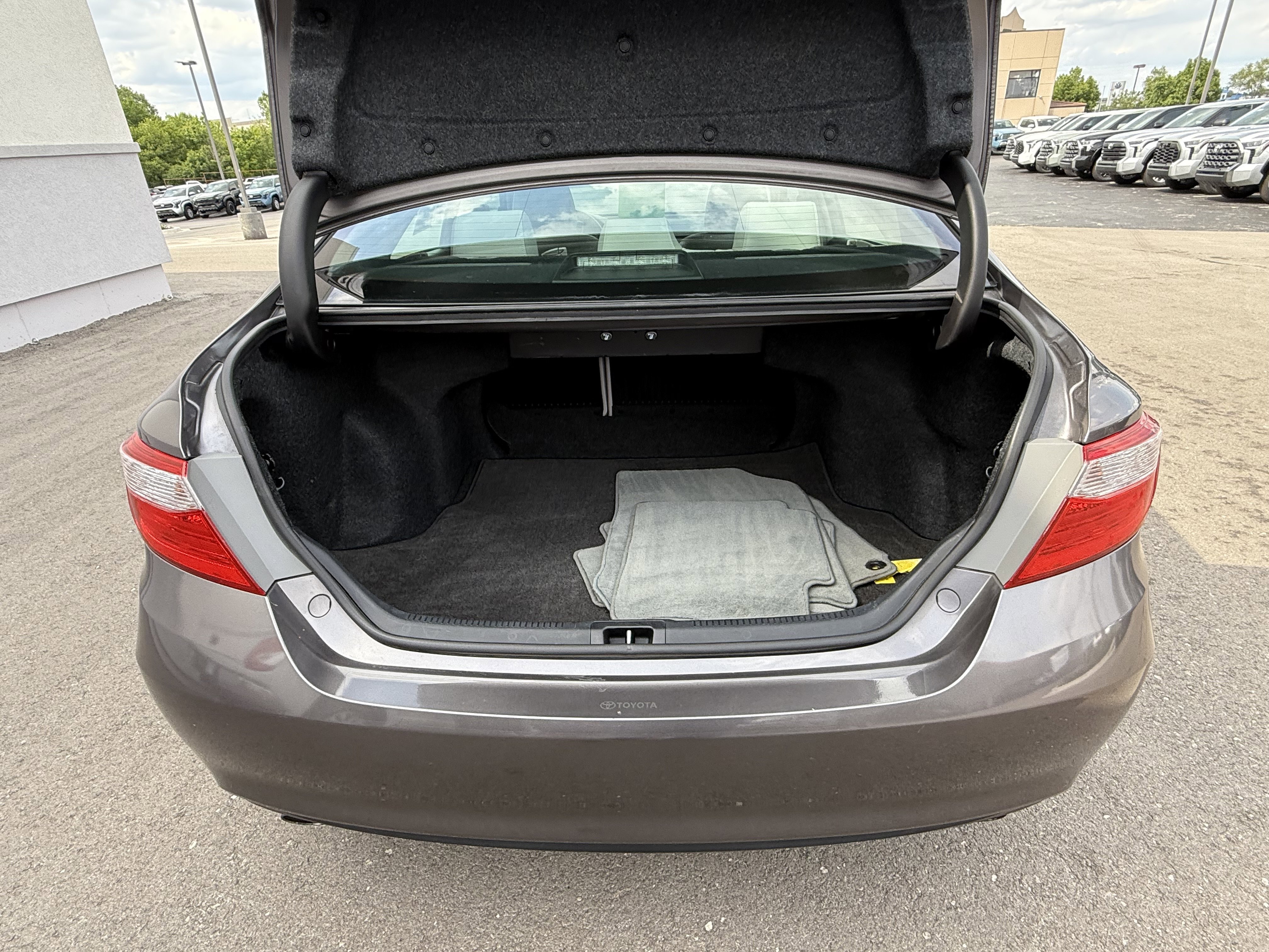 Used 2015 Toyota Camry XLE w/ Advanced Technology Package FWD image 22