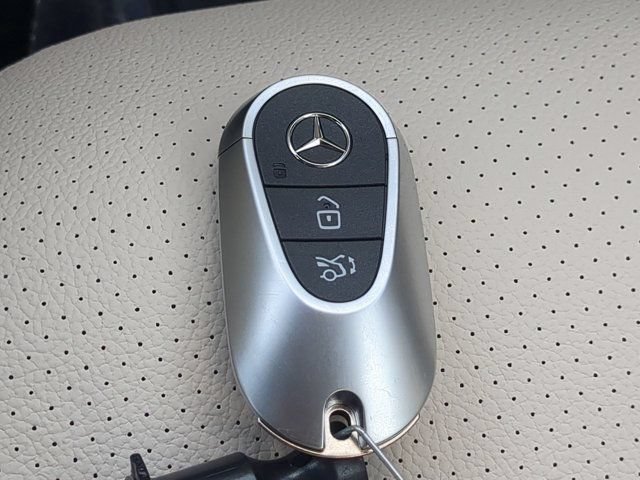 Used 2025 Mercedes-Benz C 300 Sedan image 27