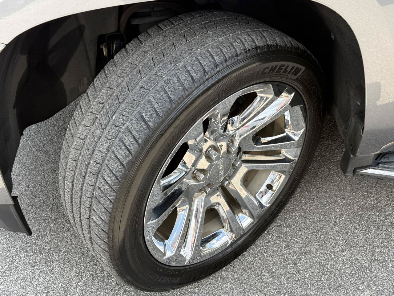 Used 2020 GMC Yukon SLT w/ Premium Edition AWD/4WD image 11