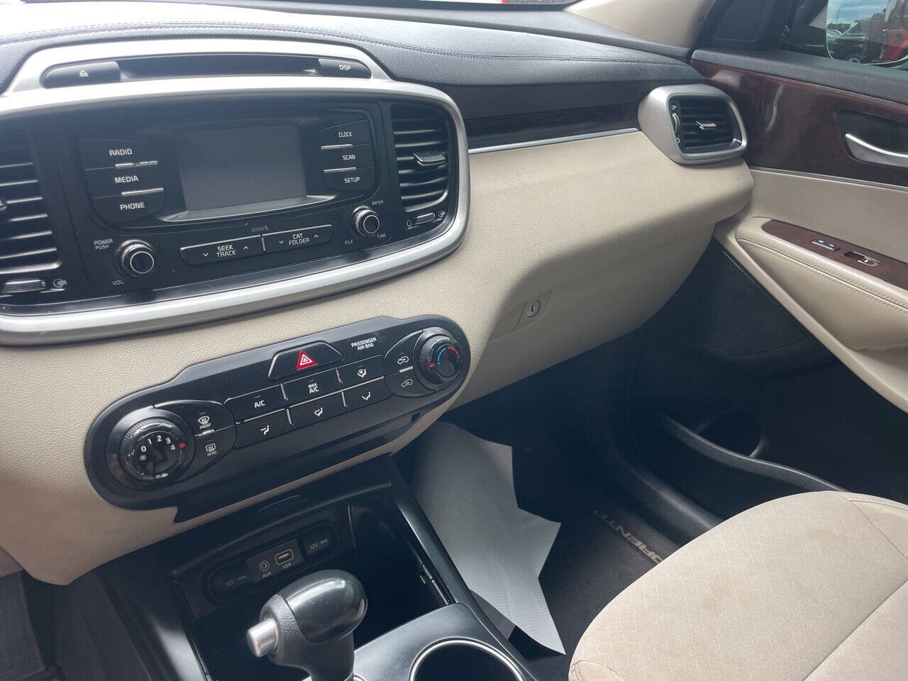 Used 2017 Kia Sorento LX FWD image 14