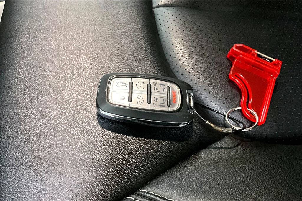 Used 2024 Chrysler Pacifica Touring-L image 35