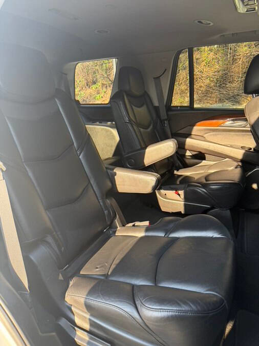 Used 2018 Cadillac Escalade Luxury AWD/4WD image 21