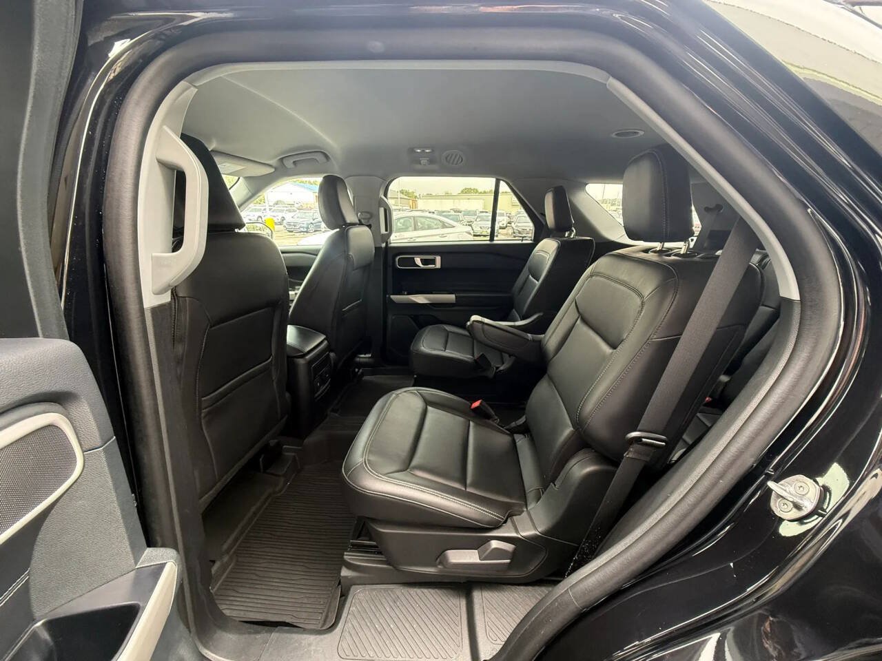 Used 2023 Ford Explorer XLT w/ Equipment Group 202A AWD/4WD image 19