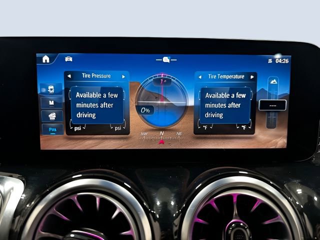 Used 2025 Mercedes-Benz GLB 250 4MATIC image 23