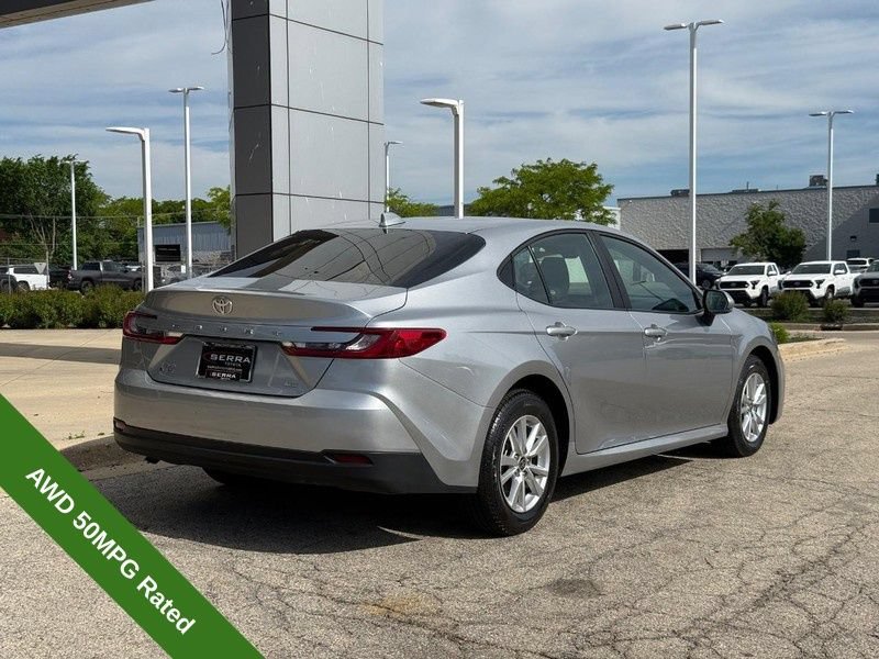 Used 2025 Toyota Camry LE AWD/4WD image 3