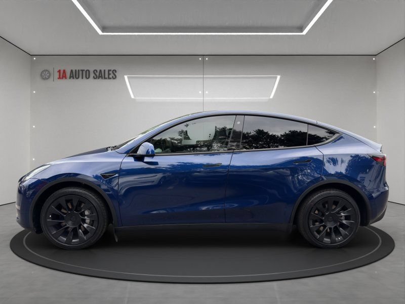 Used 2022 Tesla Model Y Long Range AWD/4WD image 2