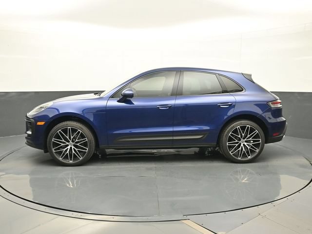 Certified 2025 Porsche Macan AWD/4WD image 2