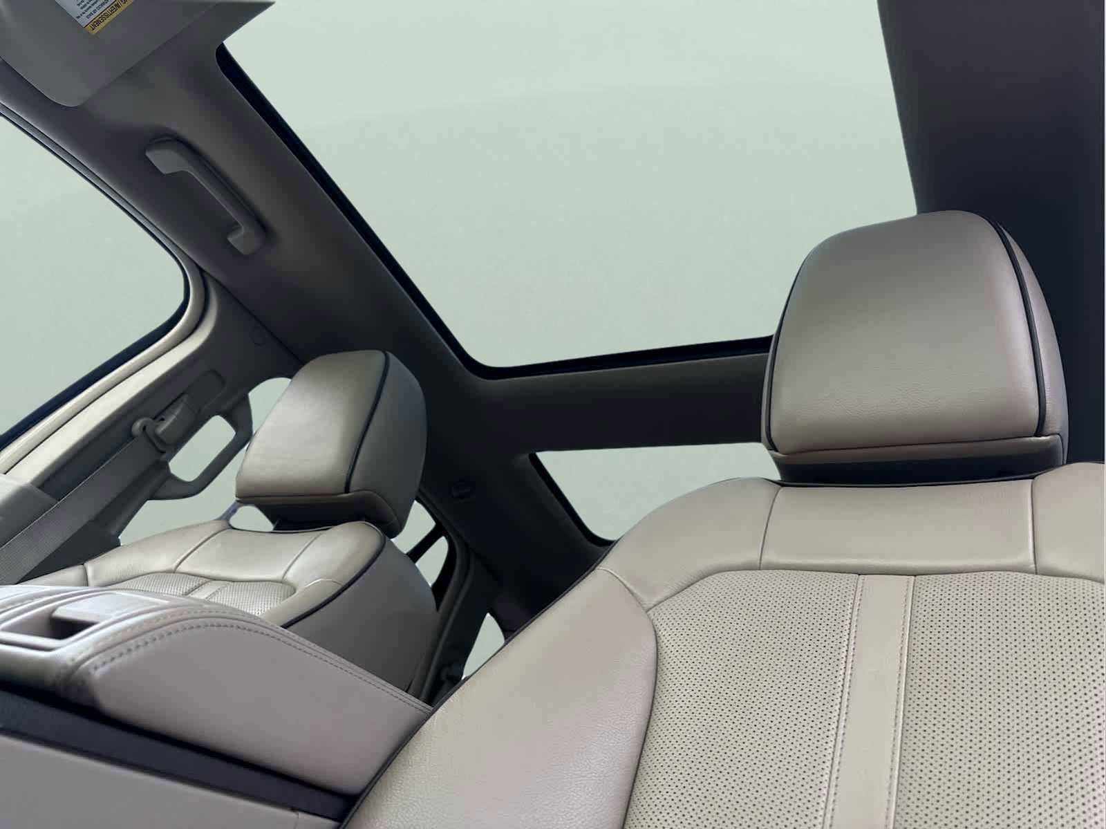 Used 2011 Lincoln MKX AWD w/ 101A Rapid Spec Order Code image 31