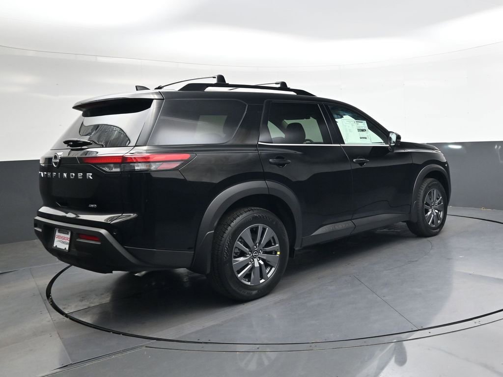 Used 2025 Nissan Pathfinder SV image 4