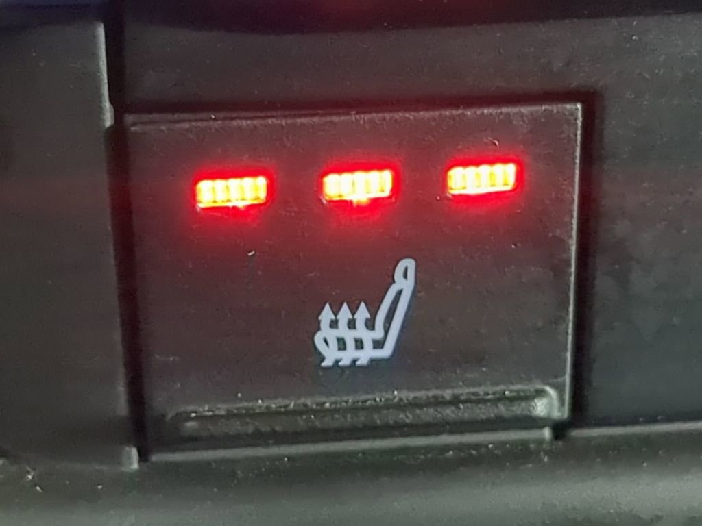 Used 2025 Toyota Sienna XLE image 28