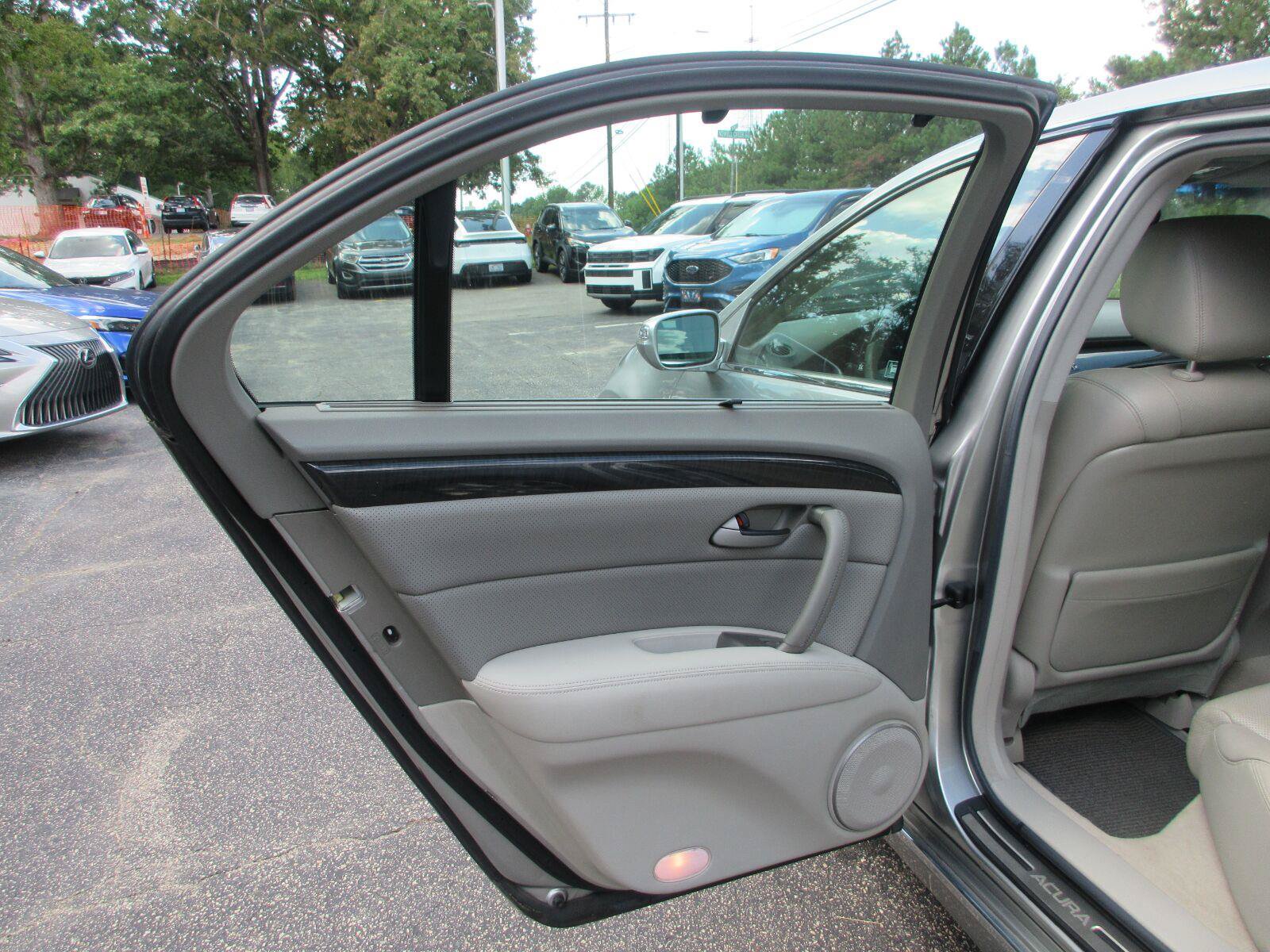 Used 2010 Acura RL AWD/4WD image 16