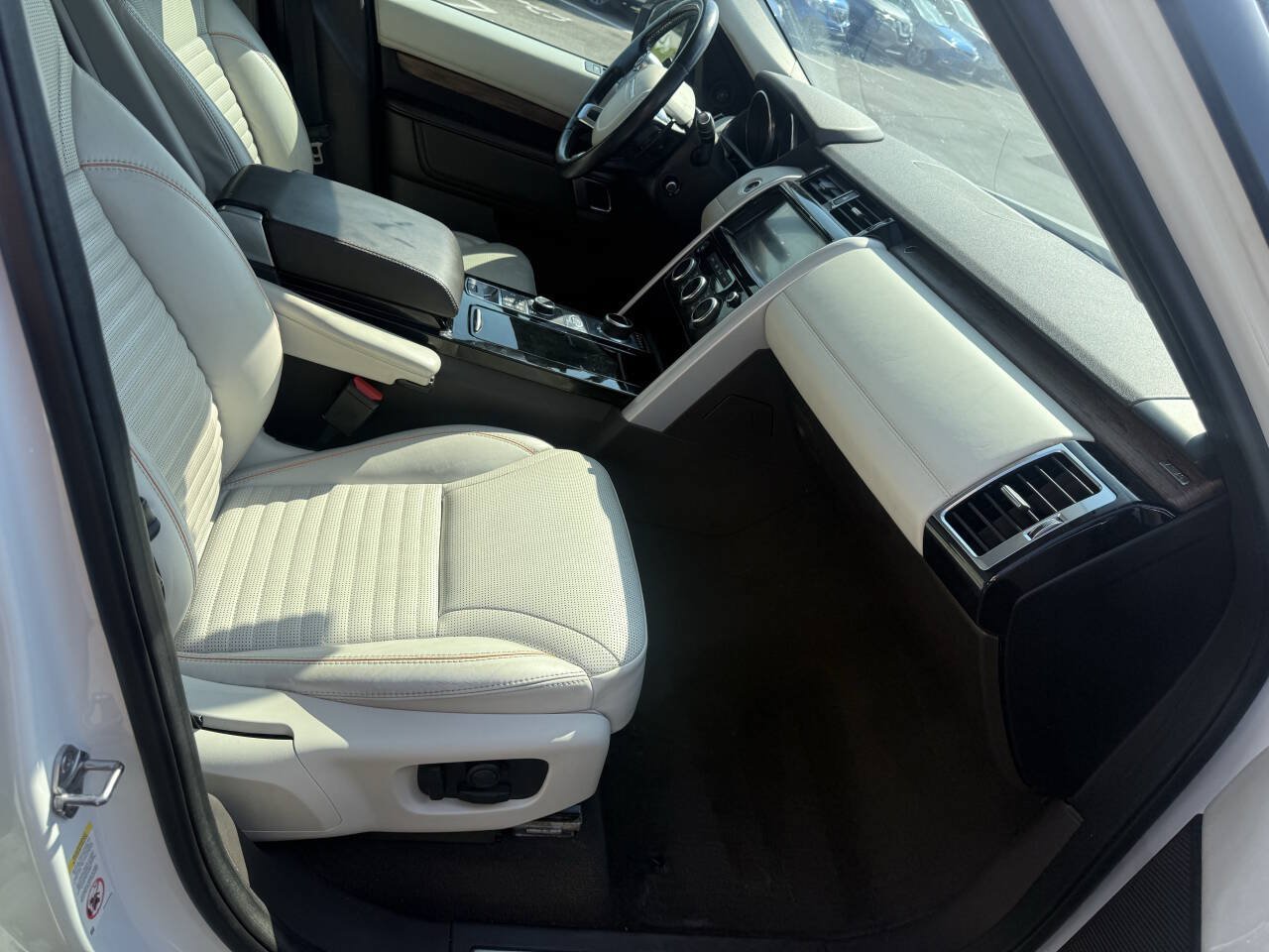 Used 2017 Land Rover Discovery HSE Luxury AWD/4WD image 16