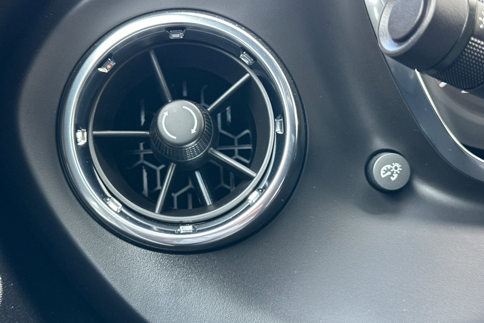 Used 2020 Chevrolet Camaro LT image 41