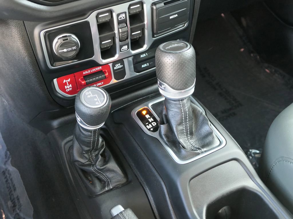 Used 2025 Jeep Gladiator Mojave w/ Convenience Group AWD/4WD image 22