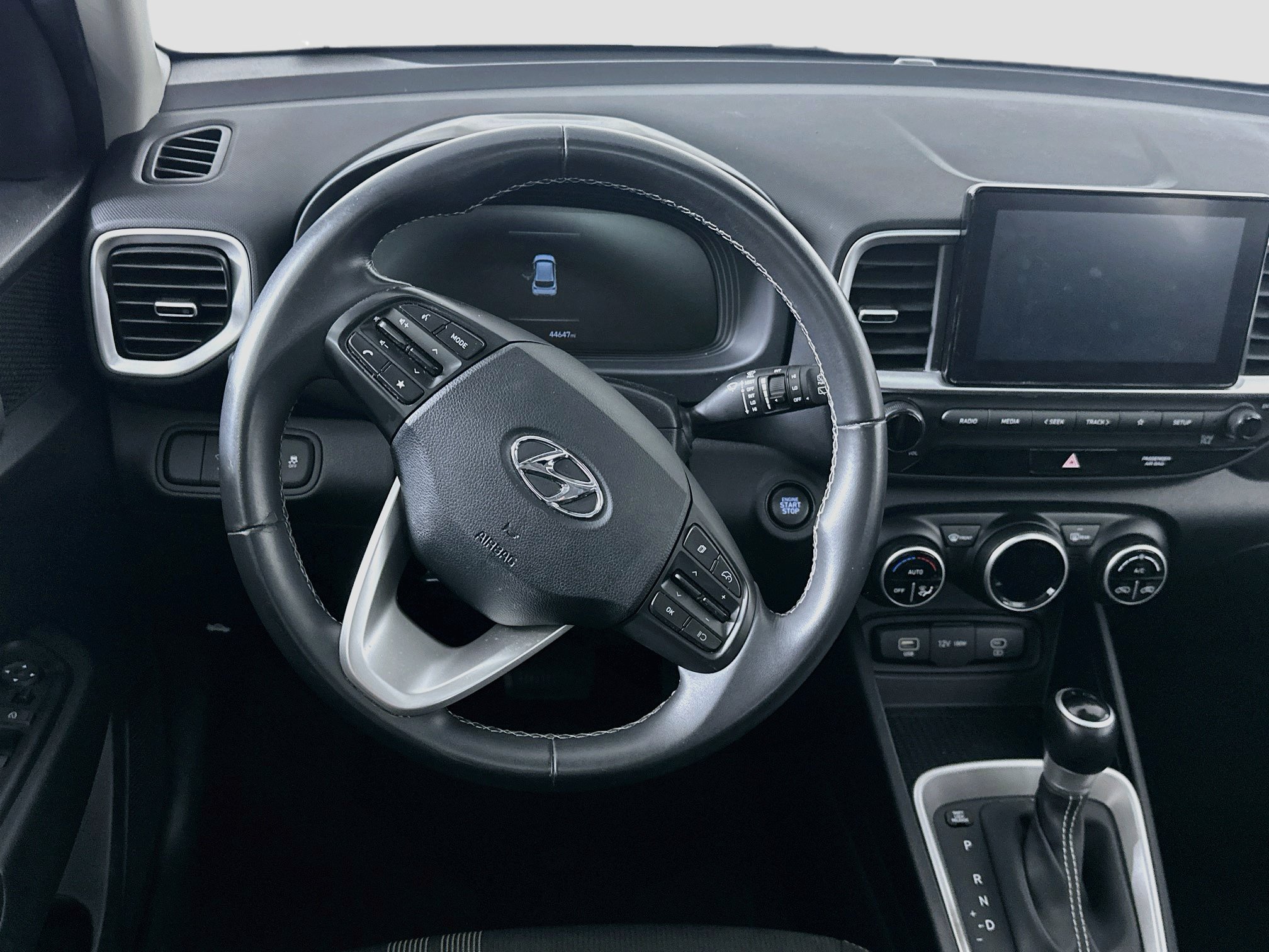 Used 2025 Hyundai Venue SEL FWD image 17
