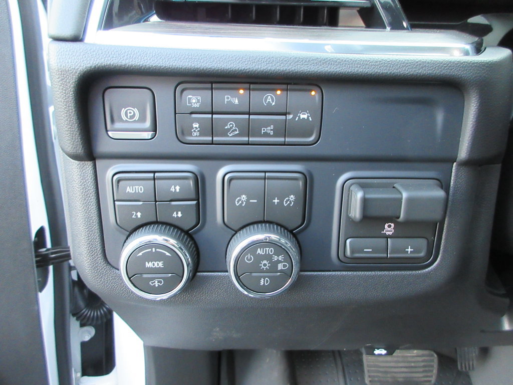 New 2026 Chevrolet Suburban Z71 w/ Z71 Off-Road Package AWD/4WD image 28