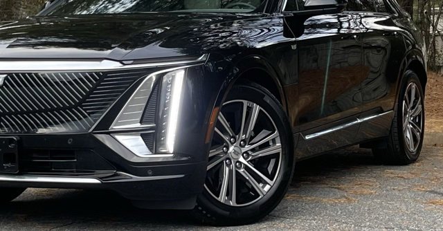 Used 2024 Cadillac Lyriq Luxury image 3