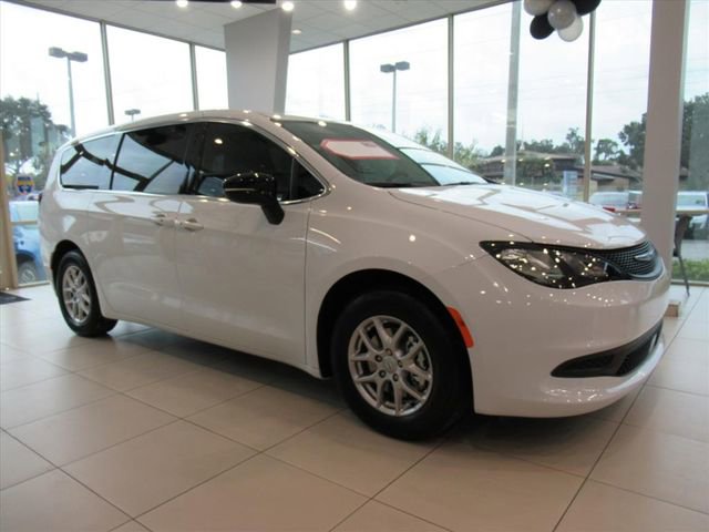 New 2026 Chrysler Voyager LX image 2