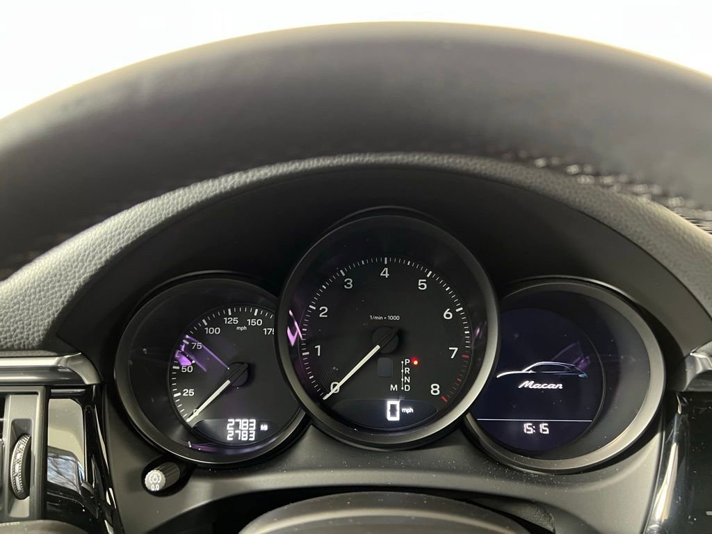 Certified 2025 Porsche Macan image 31
