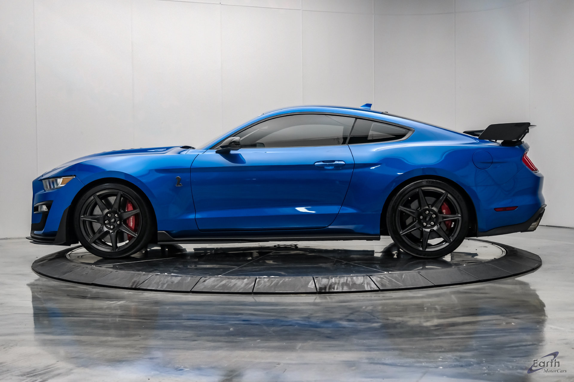 Used 2021 Ford Mustang Shelby GT500 w/ Carbon Fiber Track Pack RWD image 8