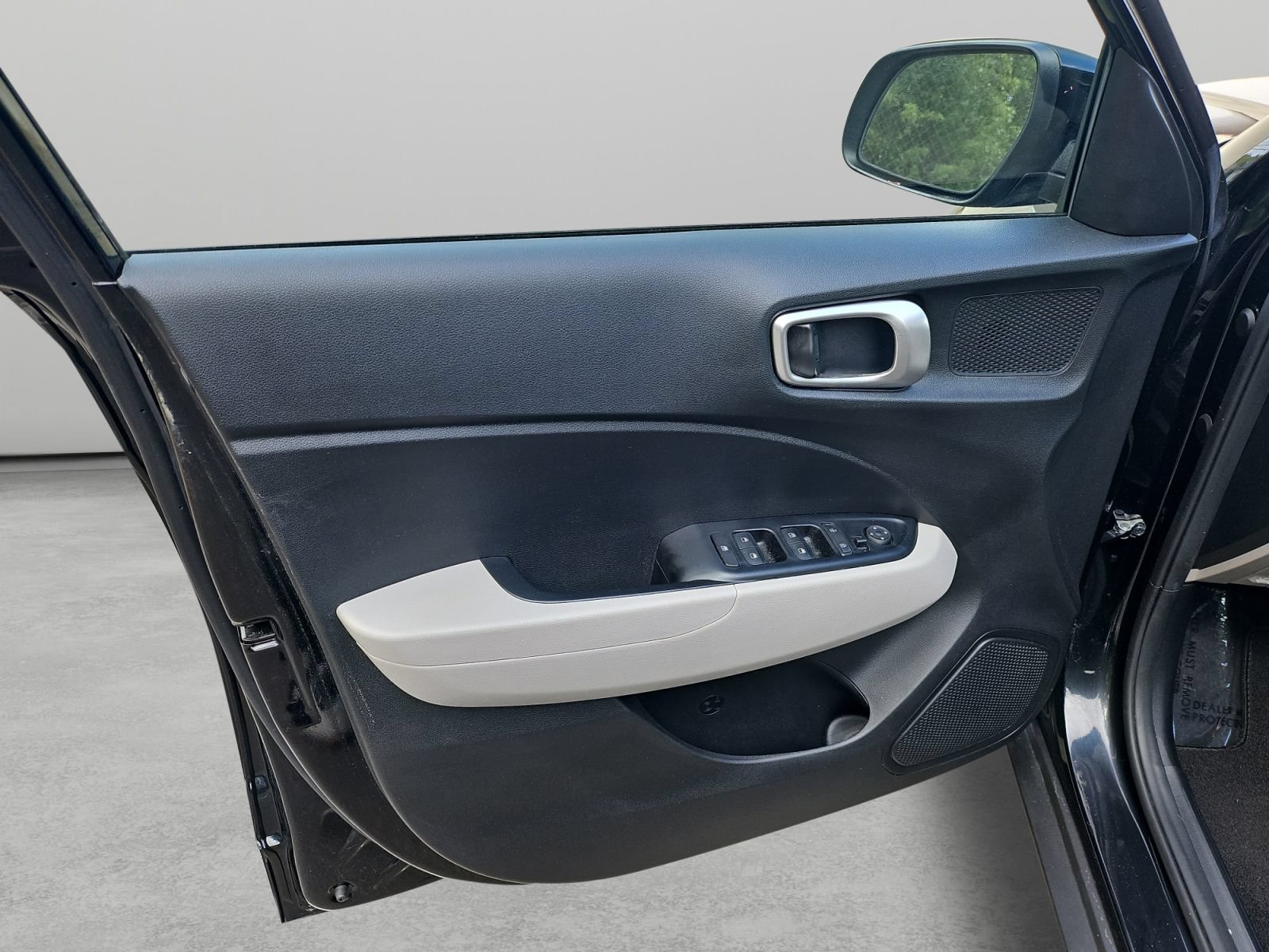 Used 2022 Hyundai Venue SEL FWD image 28