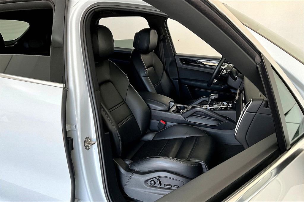 Used 2023 Porsche Cayenne AWD/4WD image 9