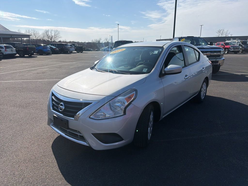 Used 2018 Nissan Versa SV image 3