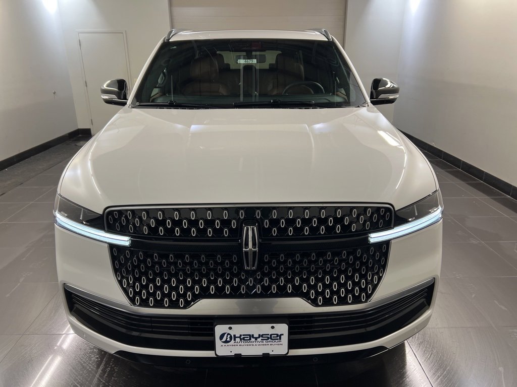 New 2025 Lincoln Navigator L Reserve image 2