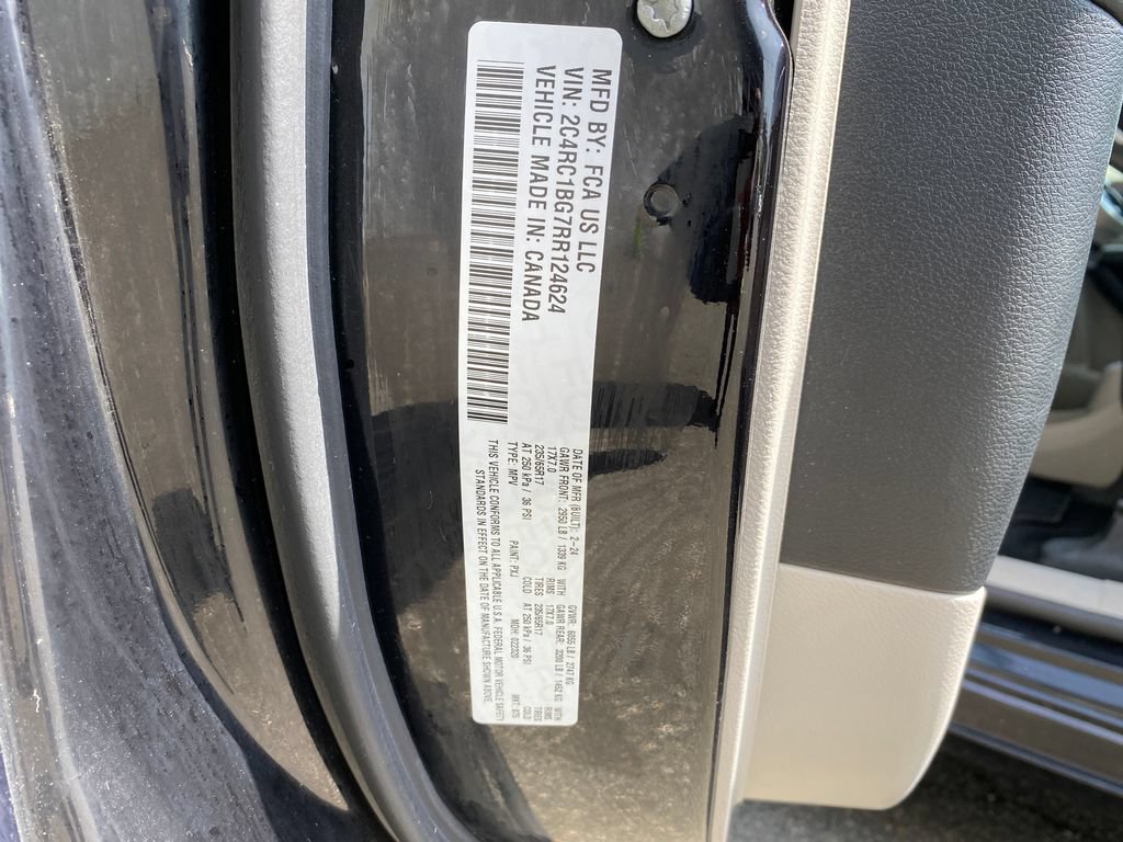 Used 2024 Chrysler Pacifica Touring-L FWD image 27