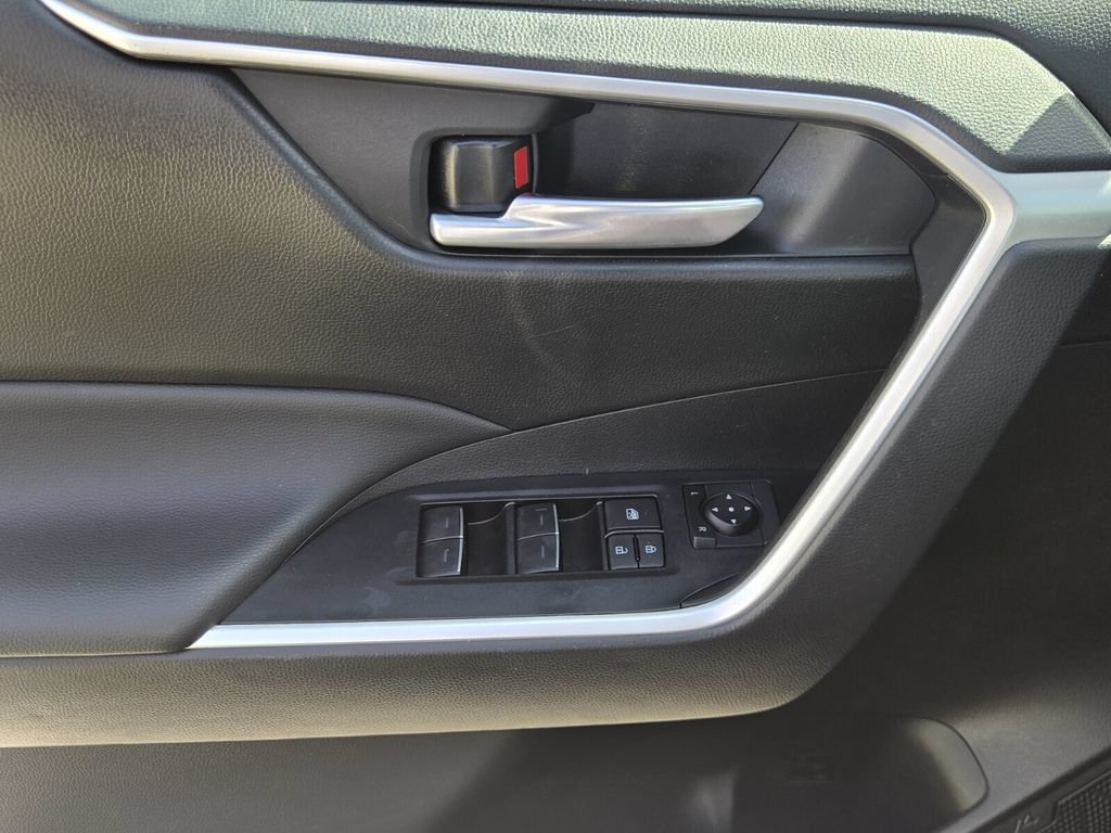 Used 2024 Toyota RAV4 XLE AWD/4WD image 26