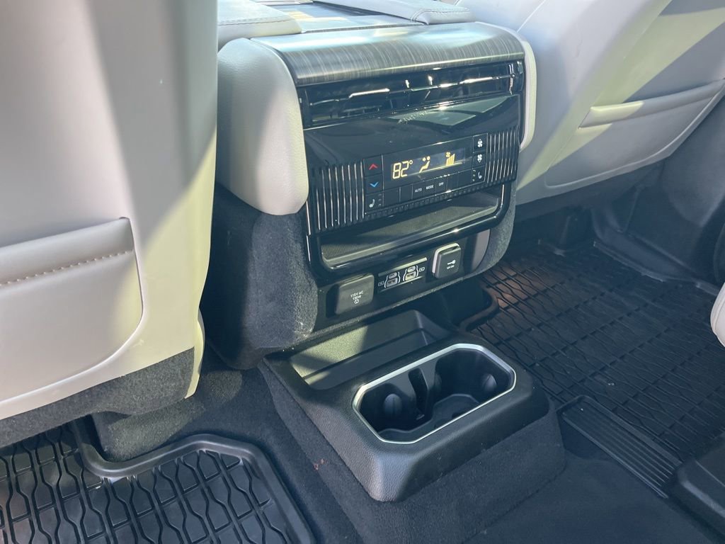 Used 2023 Jeep Wagoneer L Series III w/ Premium Group I image 15