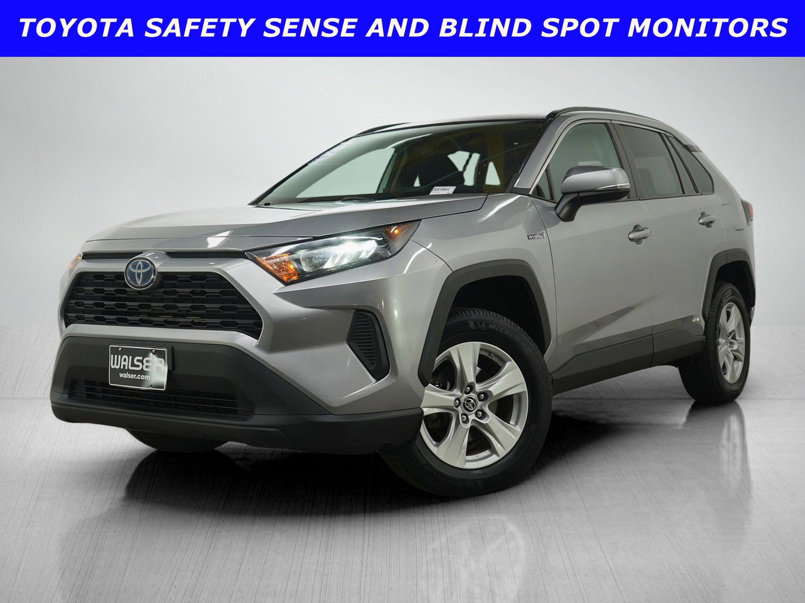 Used 2021 Toyota RAV4 LE image 1
